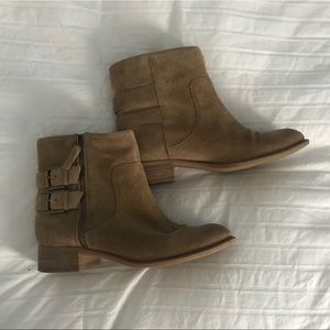 Size 7 tan Nine West booties